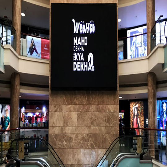 FS Plus LED Case in Seattle Store: Captivating Indoor Display 1