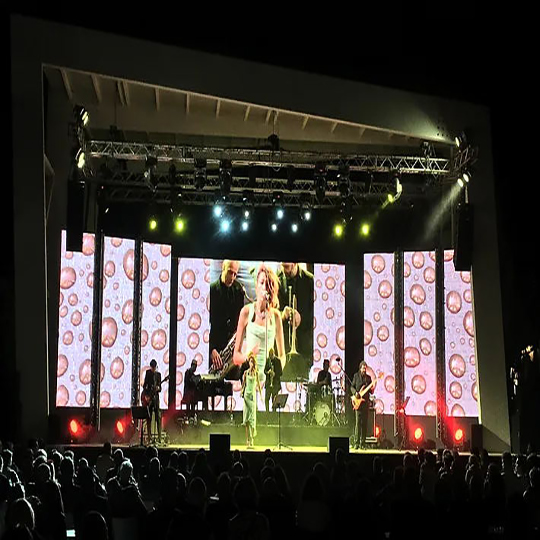 R5 LED case in public performance, Warsaw, Poland 2