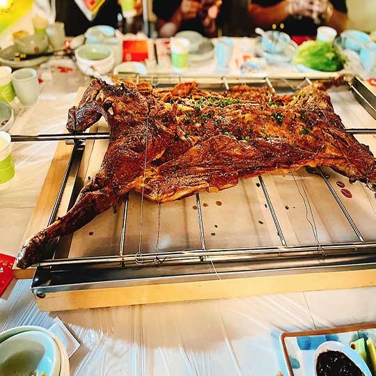 Enbon prepared delicious Mid-Autumn Festival food for the employees, and everyone had a happy holiday