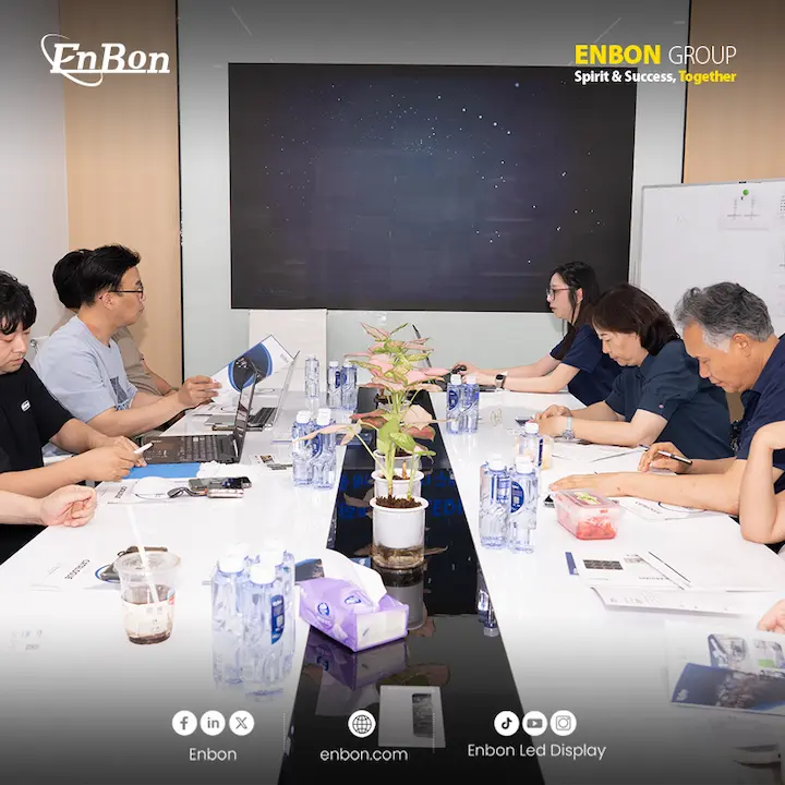 Focus on Deepening International Cooperation on Special-shaped Displays